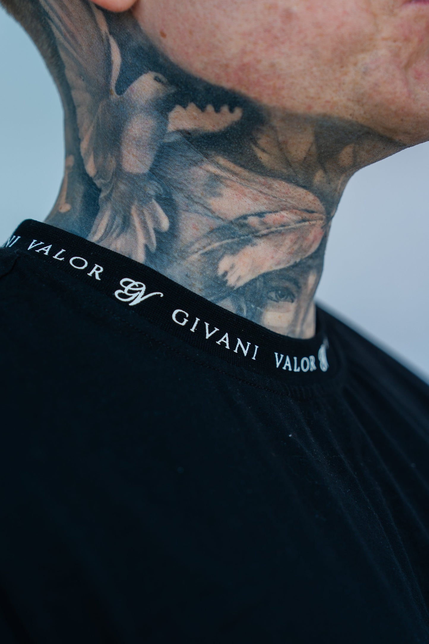 GV collar logo - Black/White