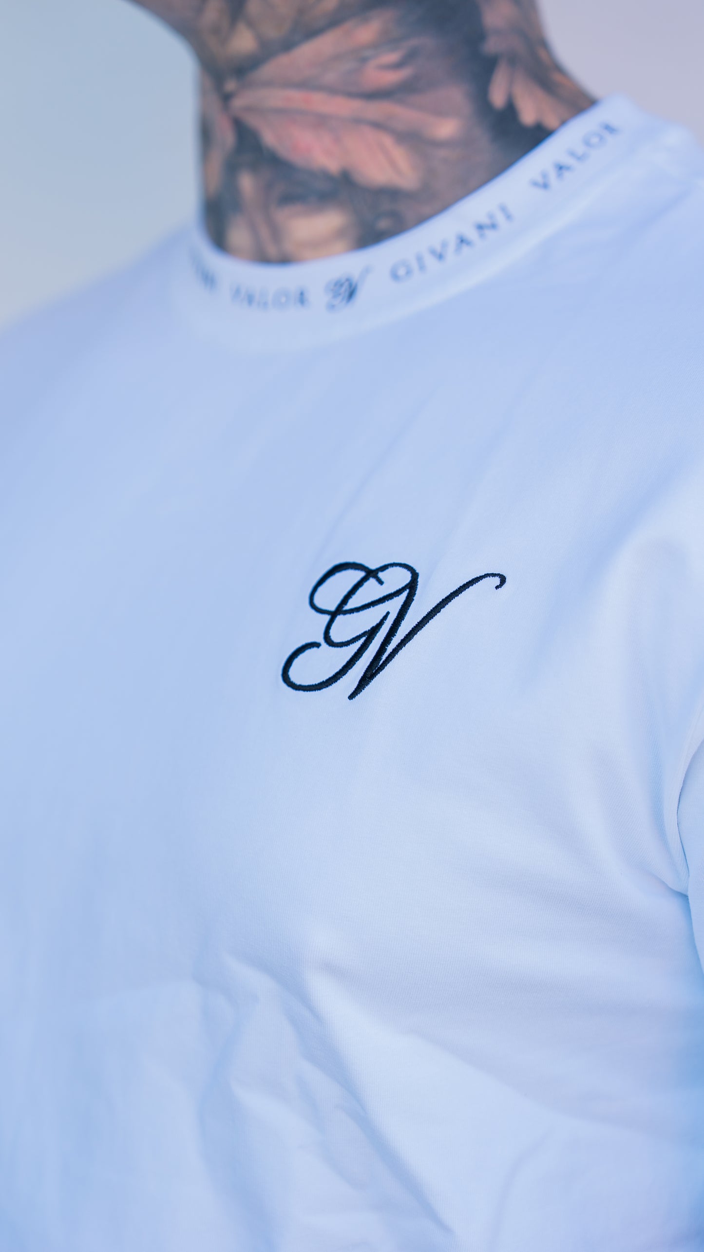 GV collar logo - White/Black