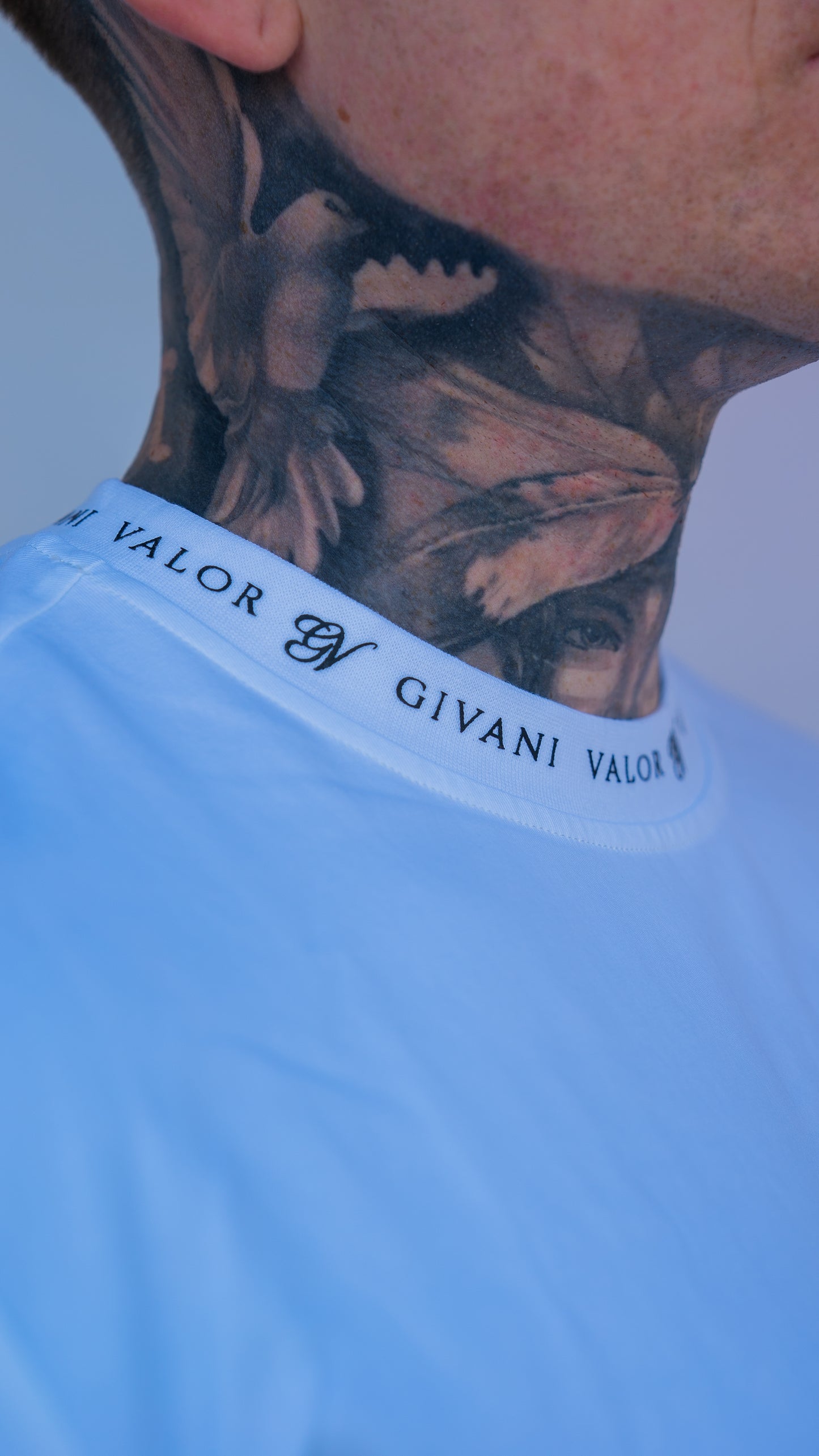 GV collar logo - White/Black